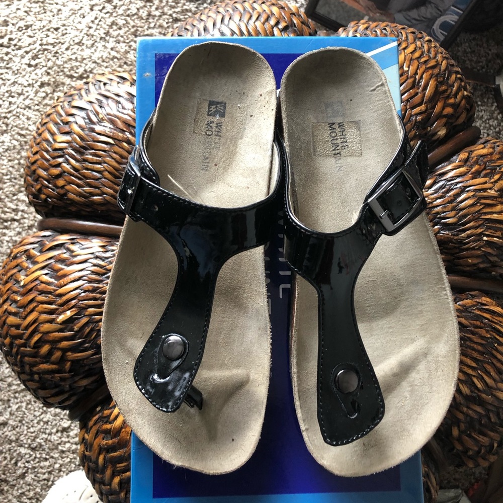 White Mountain thong sandals black size 7